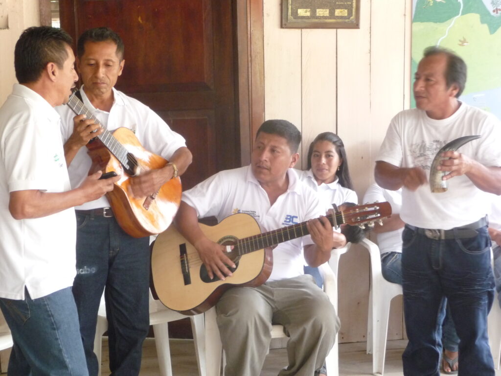 En Casas Viejas se ha recatado el grupo de músicos tradicionales, los Taritos